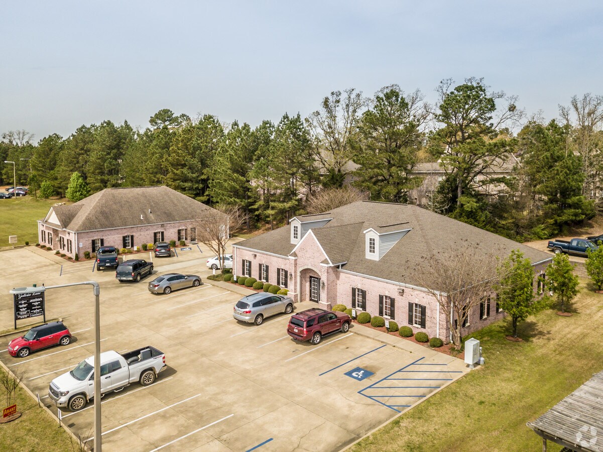 404 Galleria Dr, Oxford, MS, 38655 Office Property Portfolio For Sale
