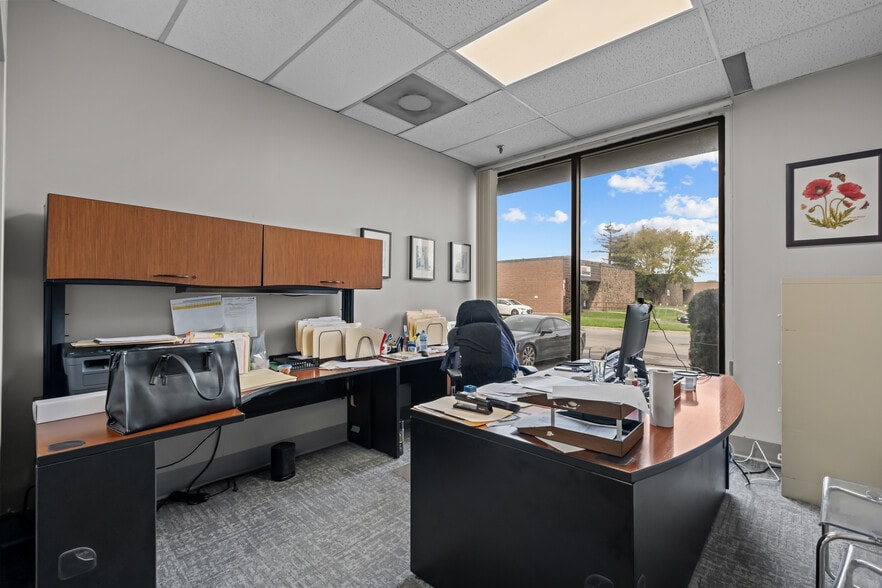 20 Voyager Ct, Toronto, ON for sale - Building Photo - Image 3 of 15