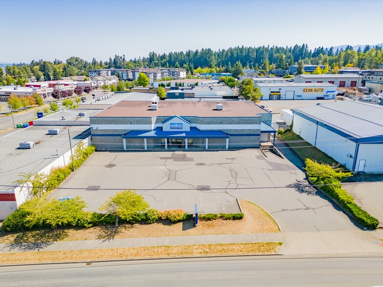 700 29th St, Courtenay, BC for sale - Building Photo - Image 2 of 7