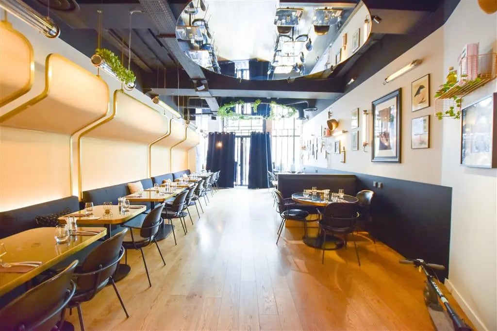 Retail in Paris for sale Building Photo- Image 1 of 10