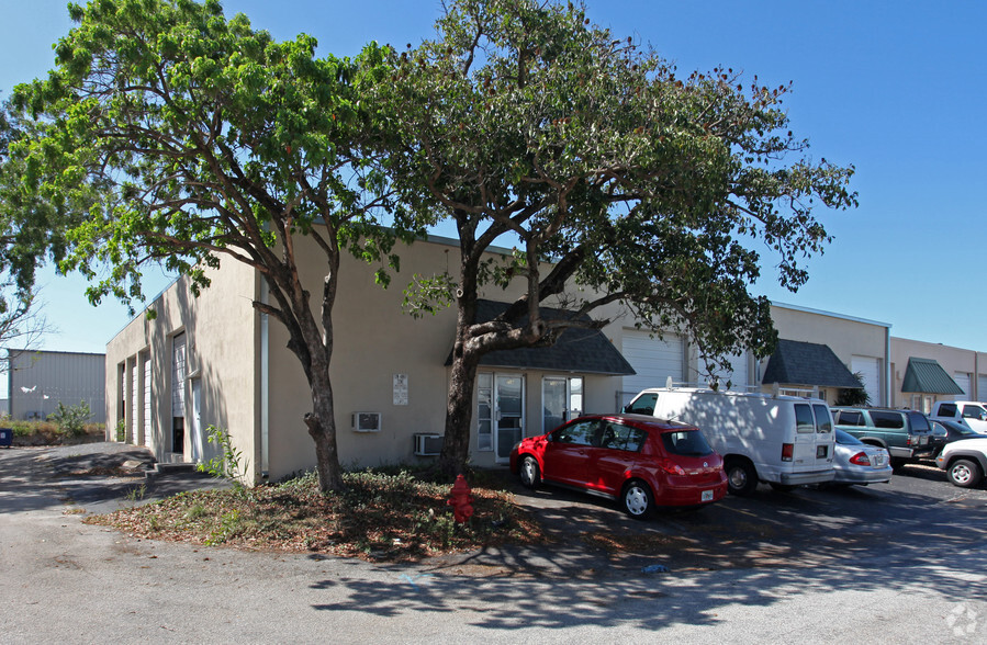 710-716 NW 57th St, Fort Lauderdale, FL for lease - Building Photo - Image 1 of 3