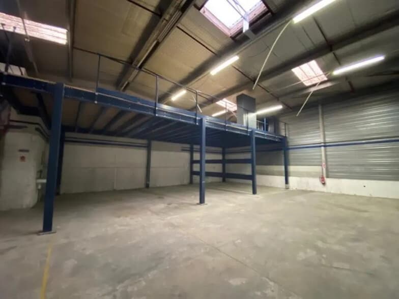 Flex in Vitrolles for lease - Building Photo - Image 1 of 8