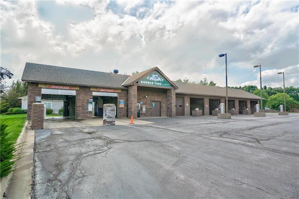 635 NE Woods Chapel Rd, Lees Summit, MO 64064 Bubble Time Car Wash