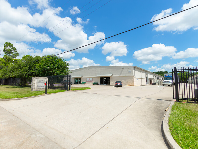 220 Barren Springs Dr, Houston, TX for lease - Building Photo - Image 2 of 32