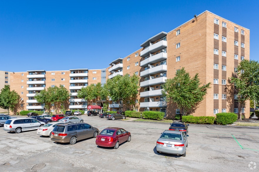 5327 Northfield Rd, Bedford Heights, OH 44146