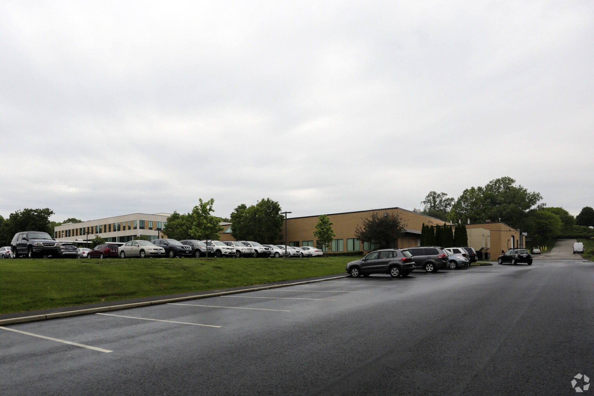 35 Nutmeg Dr, Trumbull, CT 06611 Flex for Lease