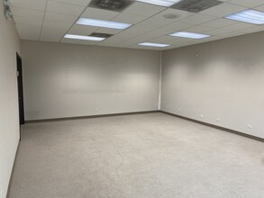 915 N Plum Grove Rd, Schaumburg, IL for lease Interior Photo- Image 1 of 3