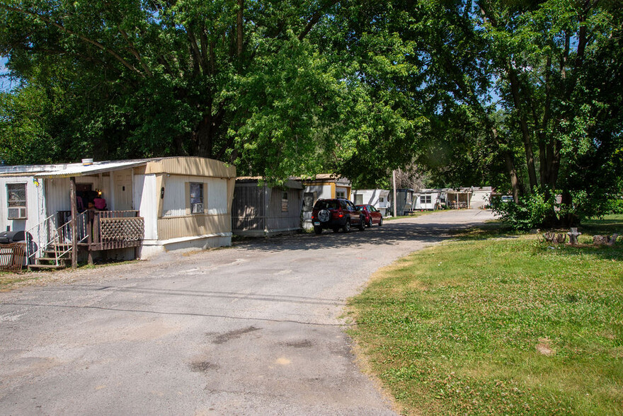 3 Fern Ln, East Alton, IL for sale - Primary Photo - Image 1 of 1