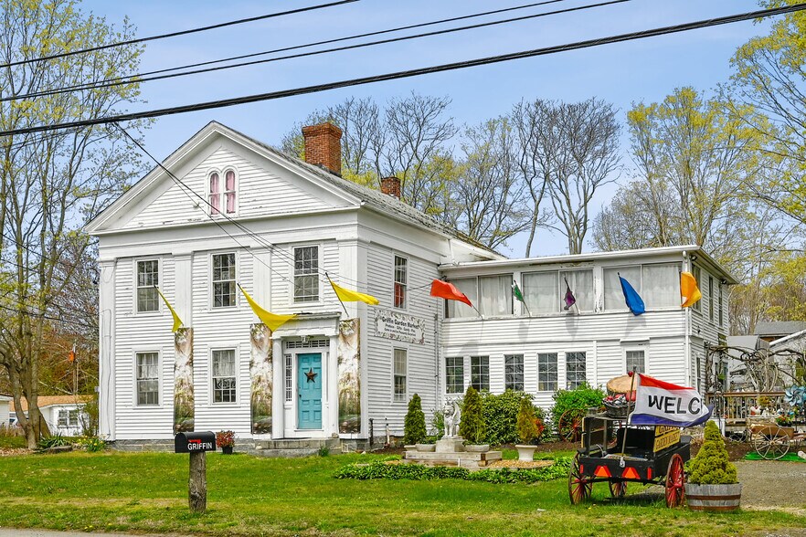 129 W Main St, Clinton, CT for sale - Building Photo - Image 1 of 1