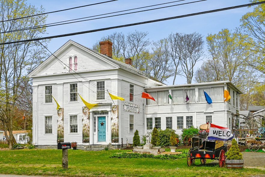 129 W Main St, Clinton, CT for sale - Primary Photo - Image 1 of 38