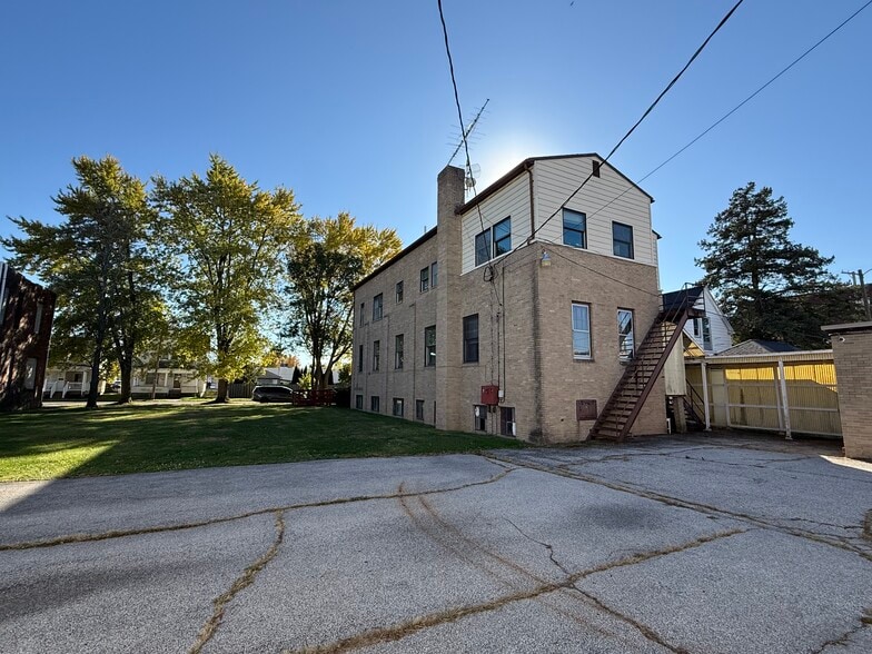 224 E Rensselaer St, Bucyrus, OH for sale - Building Photo - Image 2 of 27