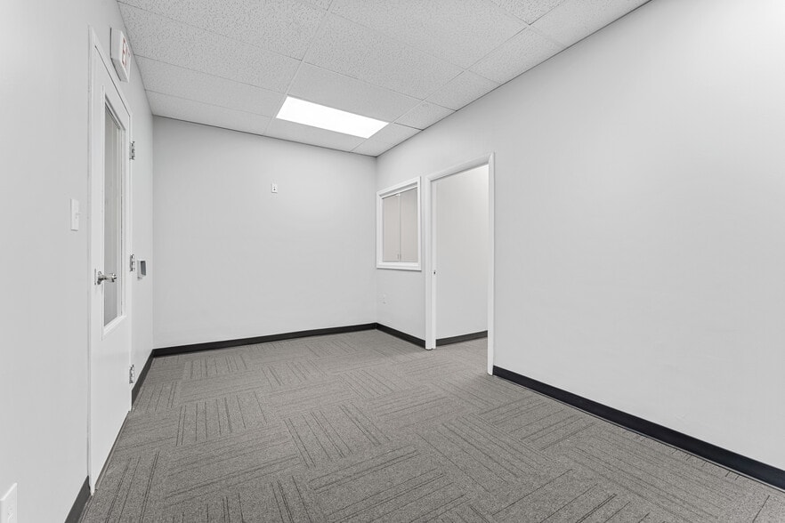 7 Glenwood Ave, East Orange, NJ for lease - Interior Photo - Image 2 of 8