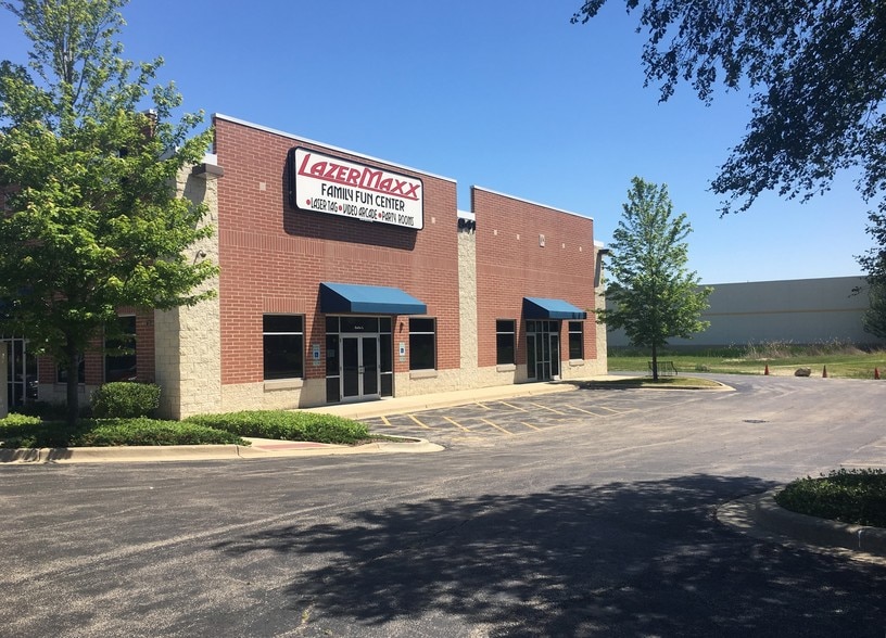 941 S McLean Blvd, Elgin, IL for sale - Building Photo - Image 1 of 1