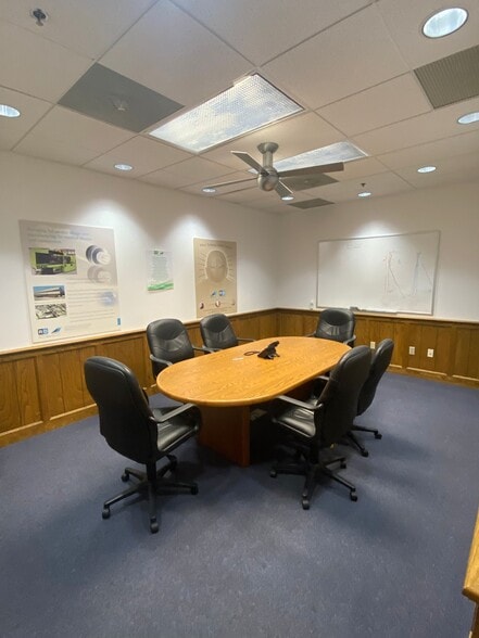 1013 SE Browning Ave, Lee's Summit, MO for lease - Interior Photo - Image 3 of 5