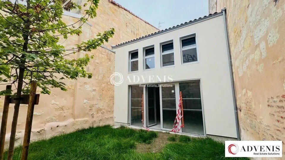 Office in Bordeaux for lease - Building Photo - Image 1 of 11