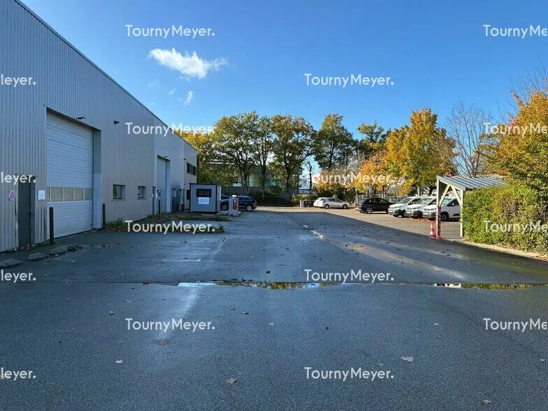 Flex in Plescop for lease - Building Photo - Image 2 of 4