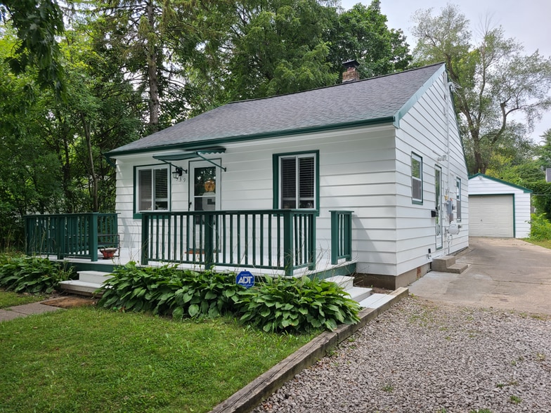 Michigan State University - 2 Houses portfolio of 2 properties for sale on LoopNet.com - Building Photo - Image 2 of 31