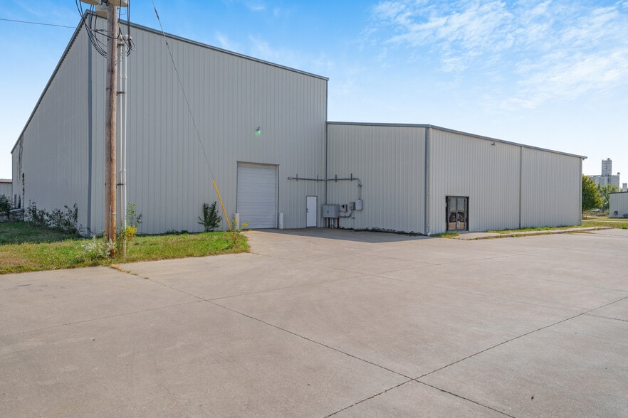 8914 Green Valley Dr, Manhattan, KS for sale - Building Photo - Image 2 of 14