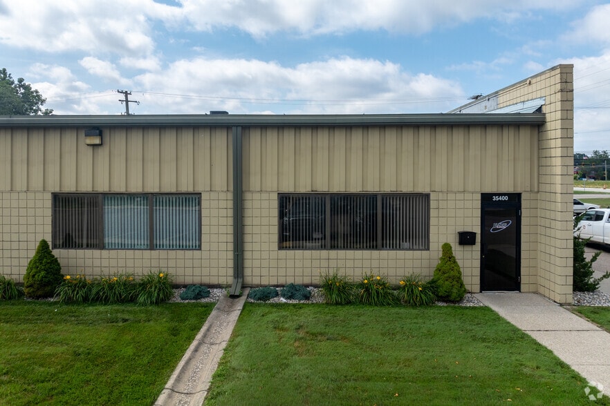 35400-35480 Mound Rd, Sterling Heights, MI for lease - Building Photo - Image 2 of 7