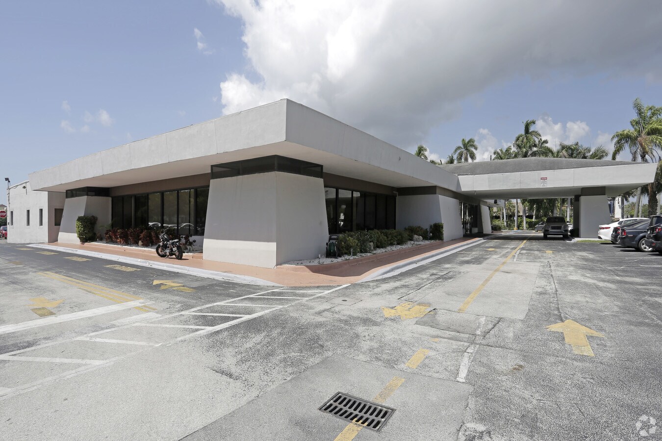 1000 E Hallandale Beach Blvd, Hallandale Beach, FL 33009 Property