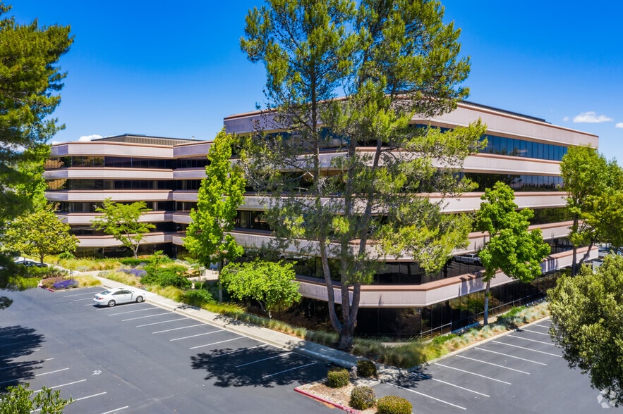 7901 Stoneridge Dr, Pleasanton, CA for lease - Building Photo - Image 1 of 5