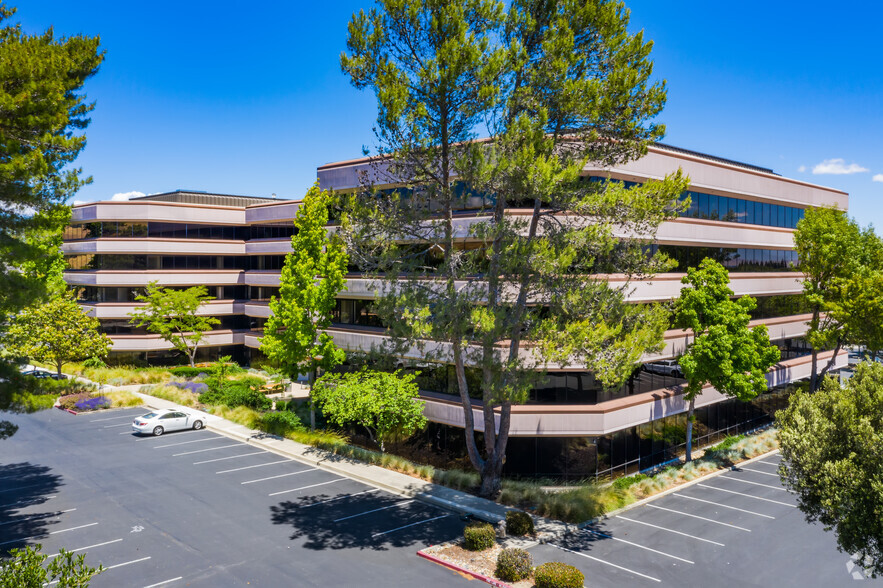 7901 Stoneridge Dr, Pleasanton, CA for lease - Building Photo - Image 3 of 5