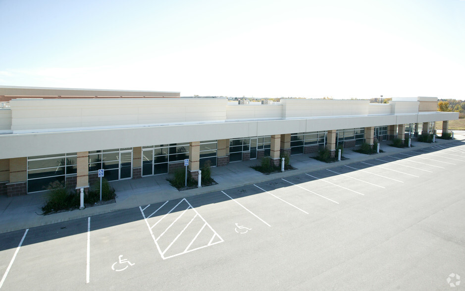 15405-15455 S Rogers Rd, Olathe, KS for lease - Building Photo - Image 2 of 8