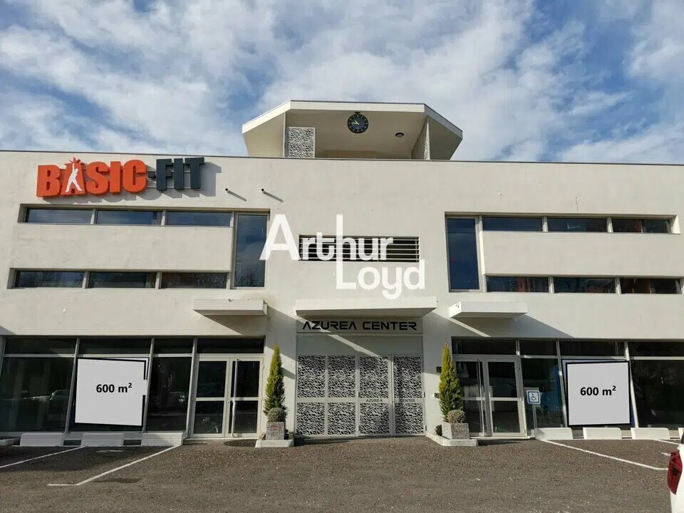 Retail in Cagnes-sur-Mer for lease Building Photo- Image 1 of 10