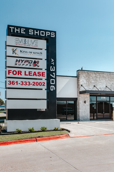 3706 N Navarro St, Victoria, TX for lease - Building Photo - Image 2 of 17