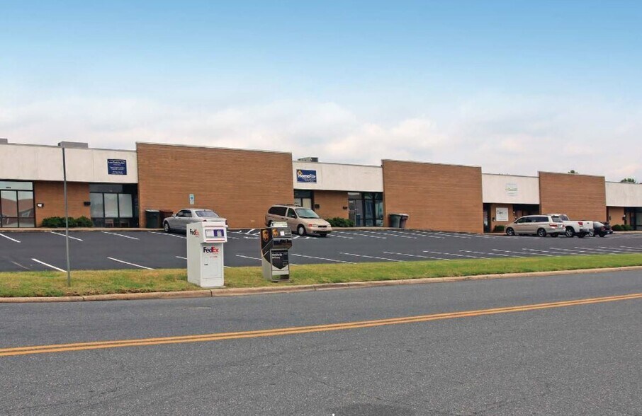 2906-2924 Baltic Ave, Greensboro, NC for sale - Building Photo - Image 1 of 1