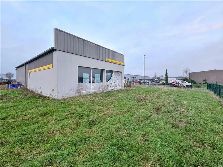 Flex in Bréhand for lease - Building Photo - Image 3 of 11