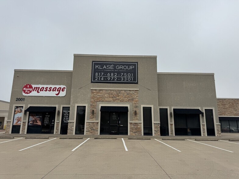 2001 SE Green Oaks Blvd, Arlington, TX for lease - Building Photo - Image 1 of 6