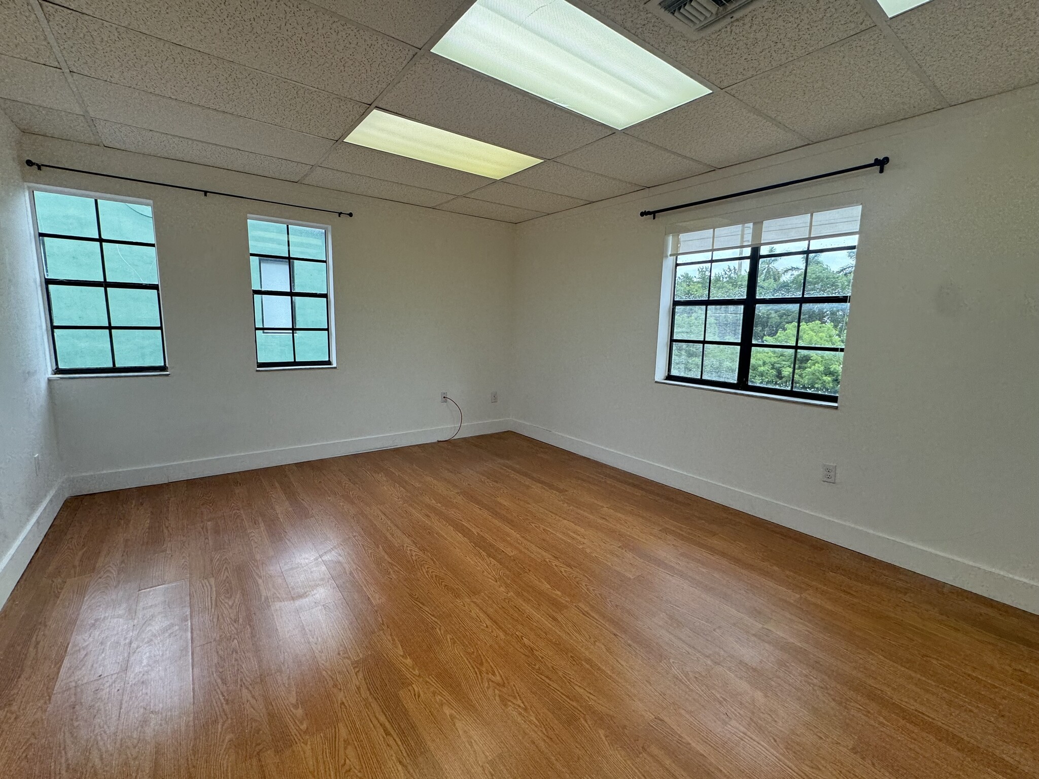 17800-17860 W Dixie Hwy, North Miami Beach, FL for lease Building Photo- Image 1 of 1