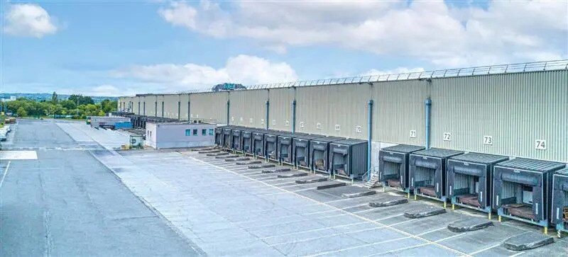 Industrial in Ploumagoar for sale - Building Photo - Image 2 of 11