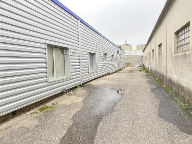 Flex in Irigny for lease - Building Photo - Image 2 of 12