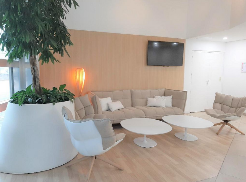 Office in Courbevoie for lease - Lobby - Image 2 of 2