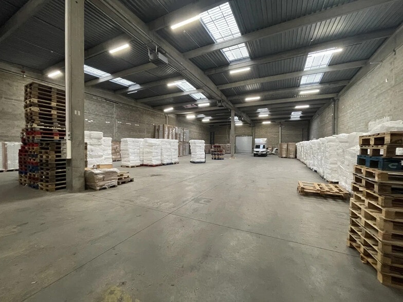 Industrial in Goussainville for lease - Interior Photo - Image 2 of 8