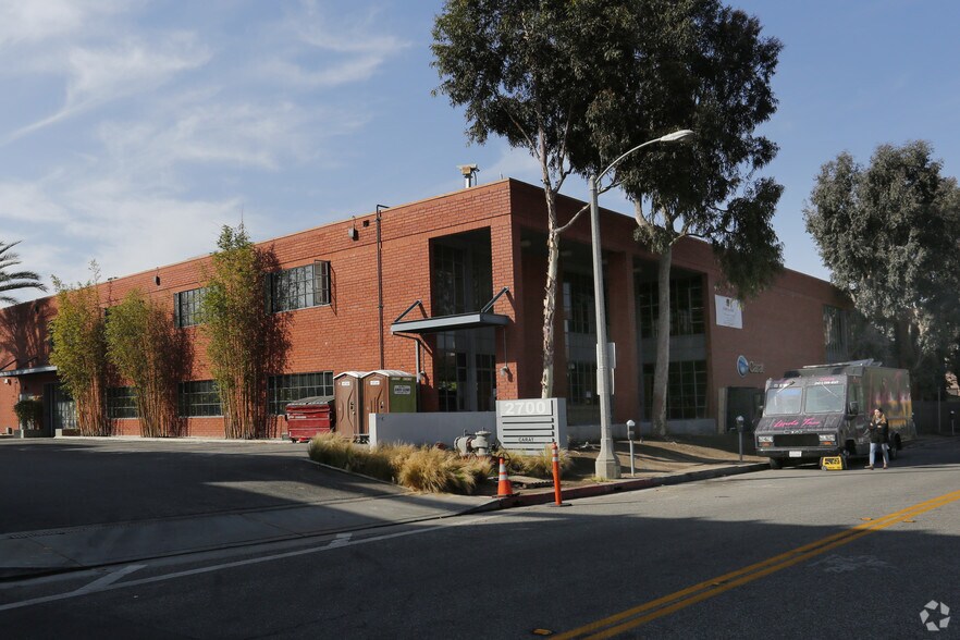 2700 Pennsylvania Ave, Santa Monica, CA for lease - Primary Photo - Image 1 of 4