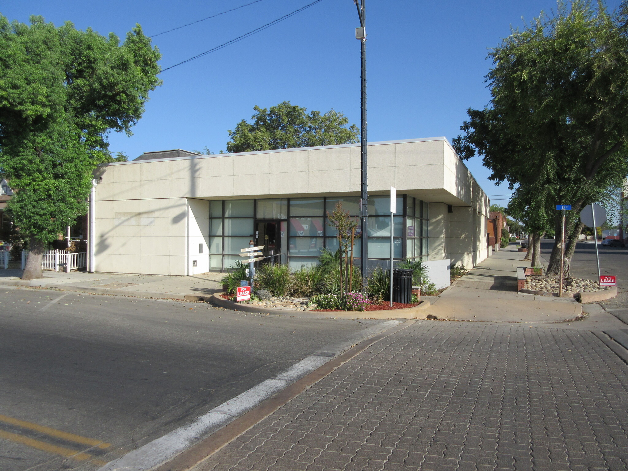 208 W D St, Lemoore, CA for lease Building Photo- Image 1 of 7