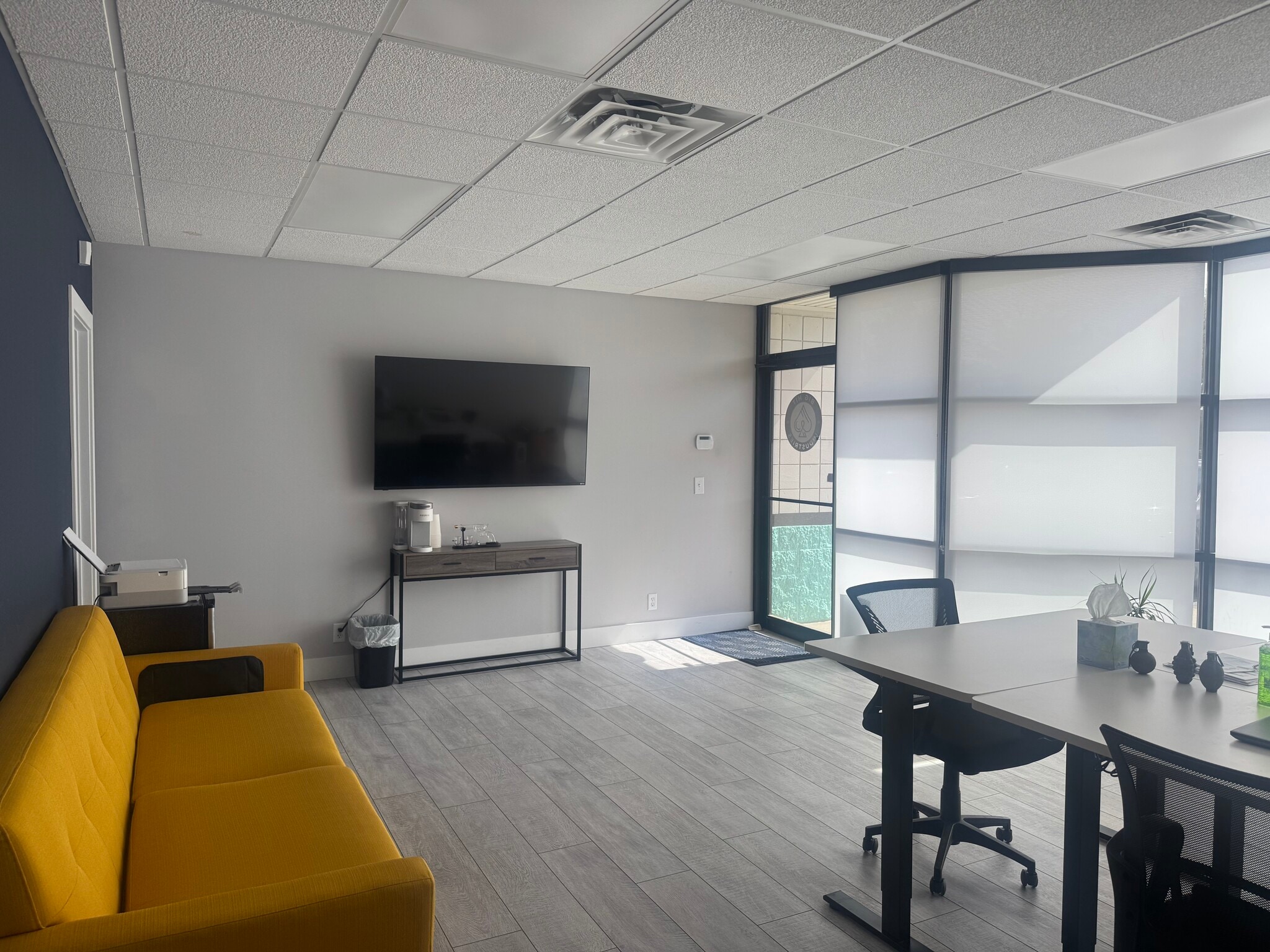 9720-9756 Park Dr, Omaha, NE for lease Interior Photo- Image 1 of 3