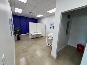 2000 N Bayshore Dr, Miami, FL for lease Interior Photo- Image 2 of 7