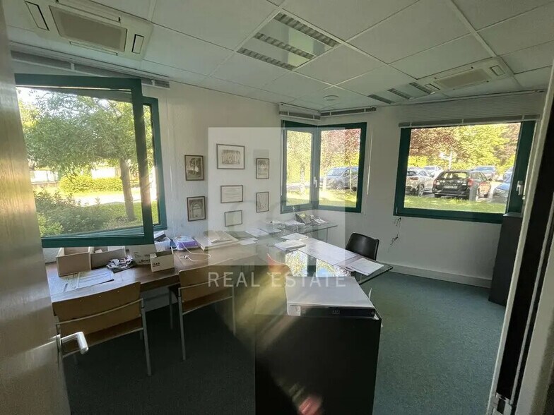 Office in Charbonnières-les-Bains for lease - Interior Photo - Image 2 of 10
