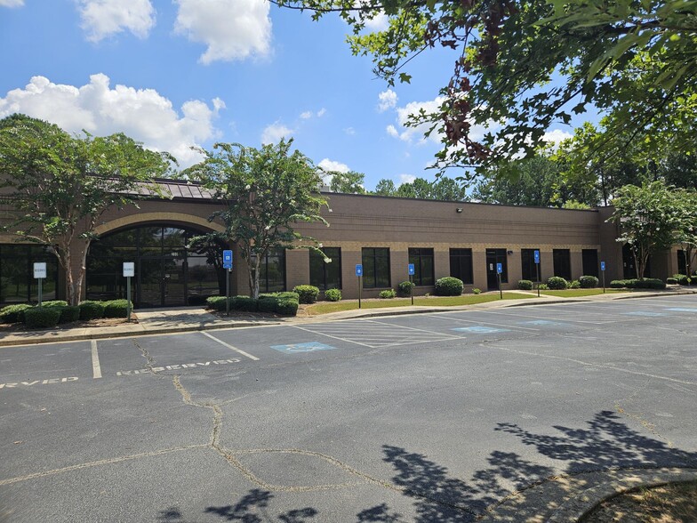 3750 Naturally Fresh Blvd, Atlanta, GA for lease - Building Photo - Image 2 of 15