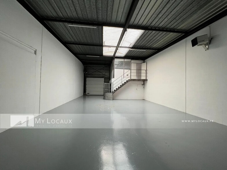 Flex in SAINT-OUEN-L'AUMONE for lease - Interior Photo - Image 2 of 5