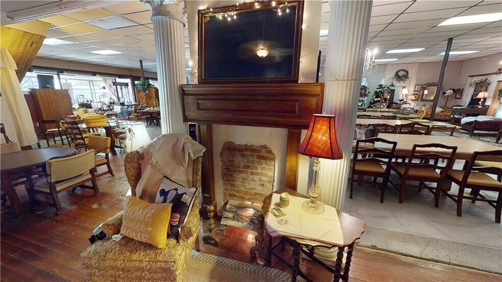 116 N Illinois St, Chrisman, IL 61924 Retail for Sale