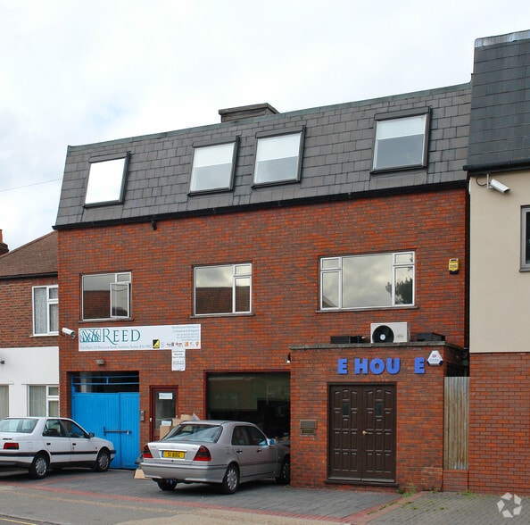 135 Red Lion Rd, Surbiton for sale - Building Photo - Image 2 of 4