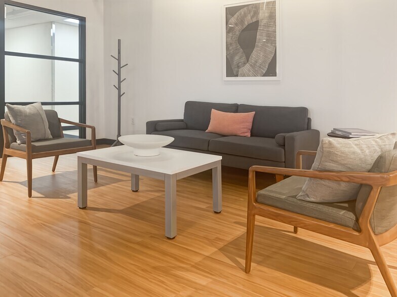 2323 W 5th Ave, Columbus, OH for lease - Interior Photo - Image 3 of 13