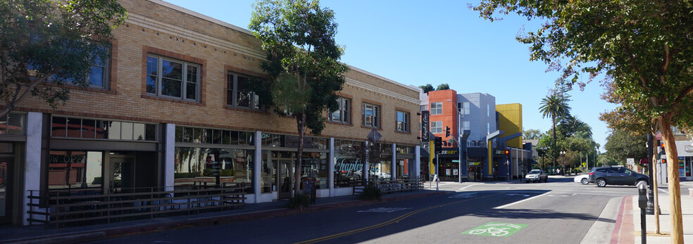 223-227 N Broadway St, Santa Ana, CA for lease - Building Photo - Image 3 of 10