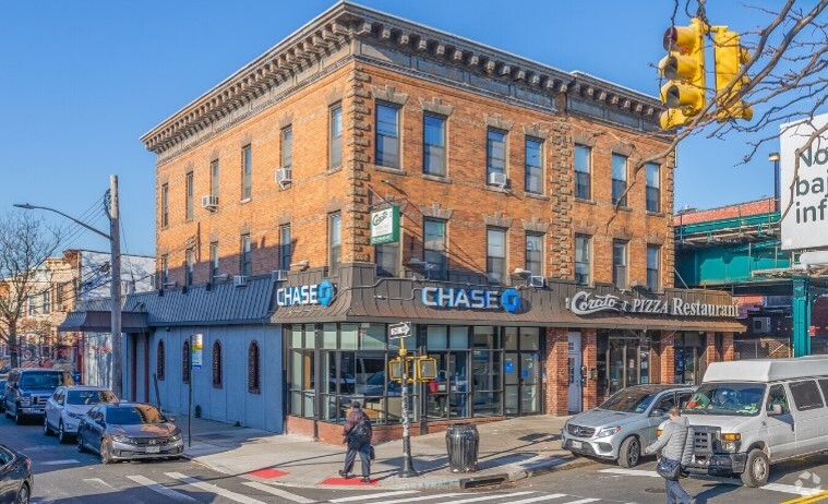 6694 Fresh Pond Rd, Ridgewood, NY for lease - Primary Photo - Image 1 of 6