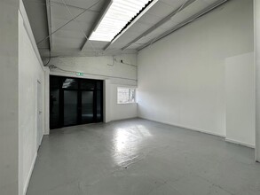 Bessingby Way, Bridlington for lease Interior Photo- Image 1 of 2